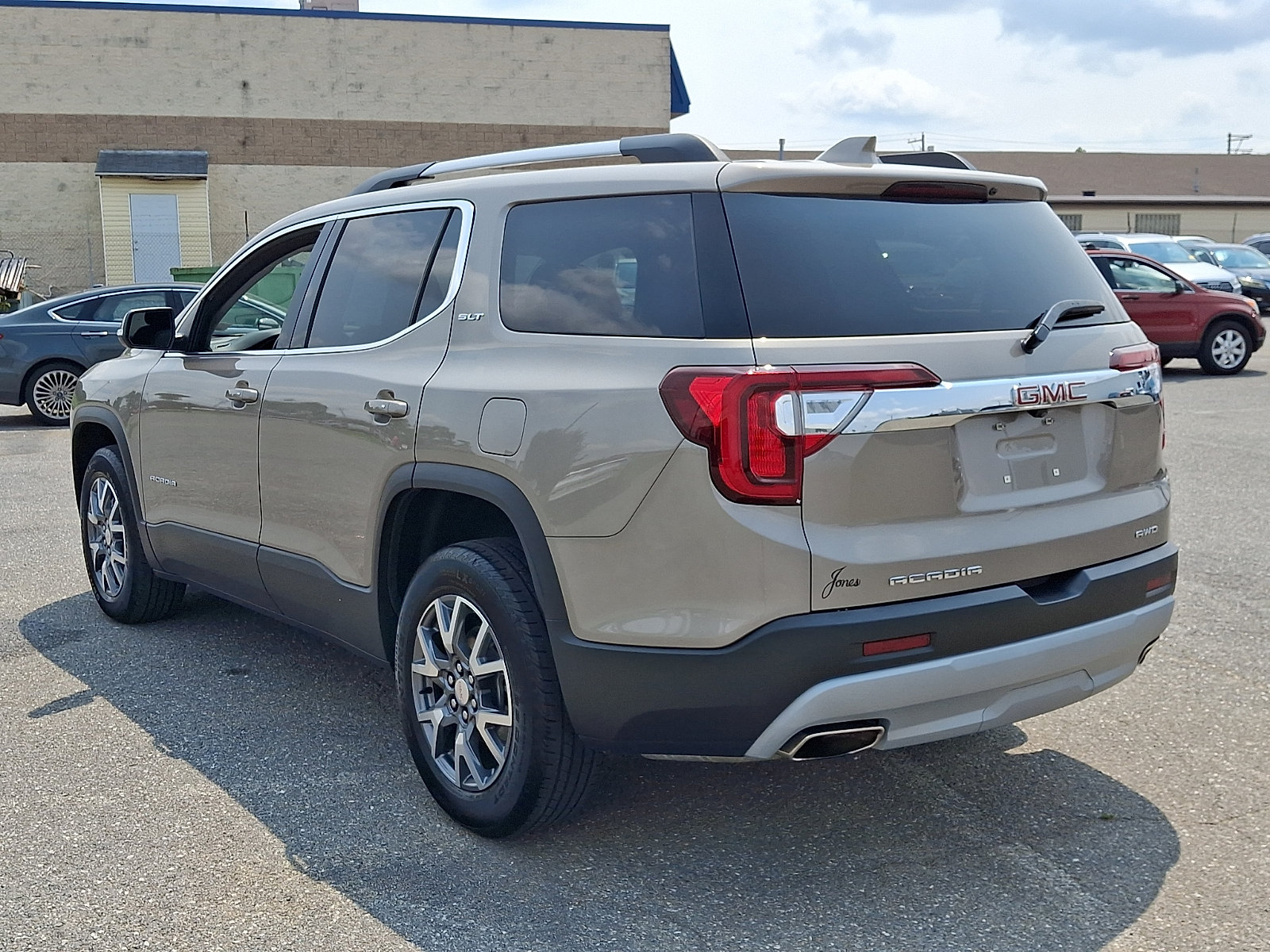 Used 2022 GMC Acadia SLT w/ Preferred Package AWD/4WD image 4