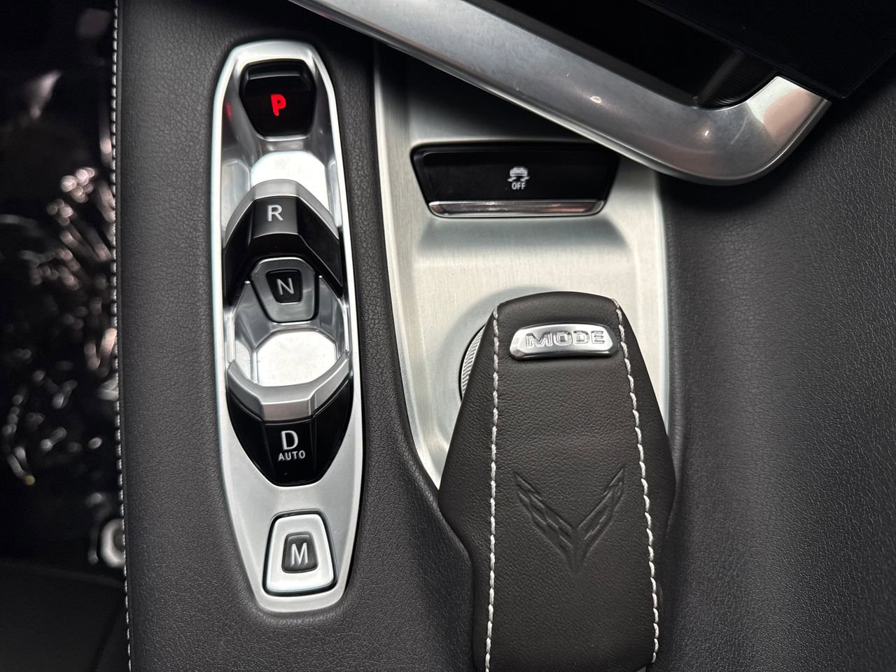 Used 2025 Chevrolet Corvette Stingray Coupe w/ 1LT image 31