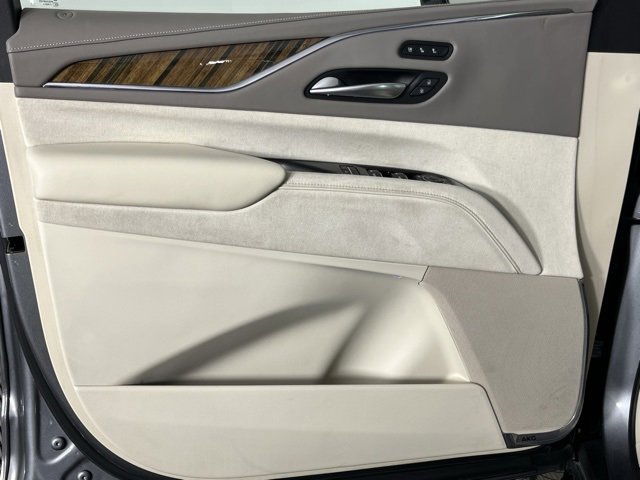 Used 2021 Cadillac Escalade ESV Premium Luxury Platinum image 18