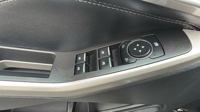Used 2023 Ford Explorer XLT AWD/4WD image 24