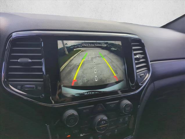 Used 2020 Jeep Grand Cherokee Altitude image 11