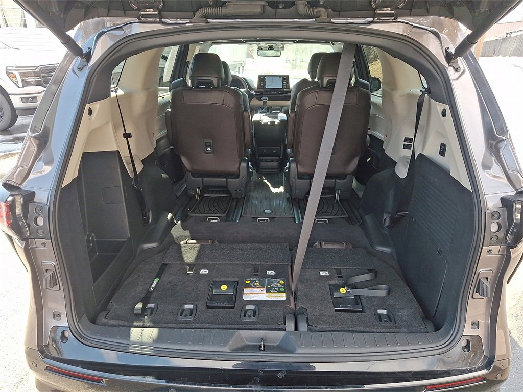 Used 2023 Toyota Sienna Platinum image 29