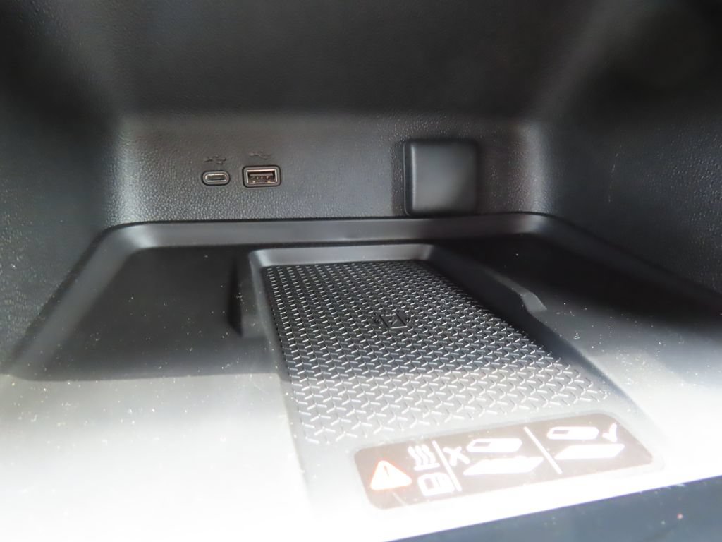 New 2026 Chevrolet Traverse RS w/ LPO, Floor Liner Package AWD/4WD image 12