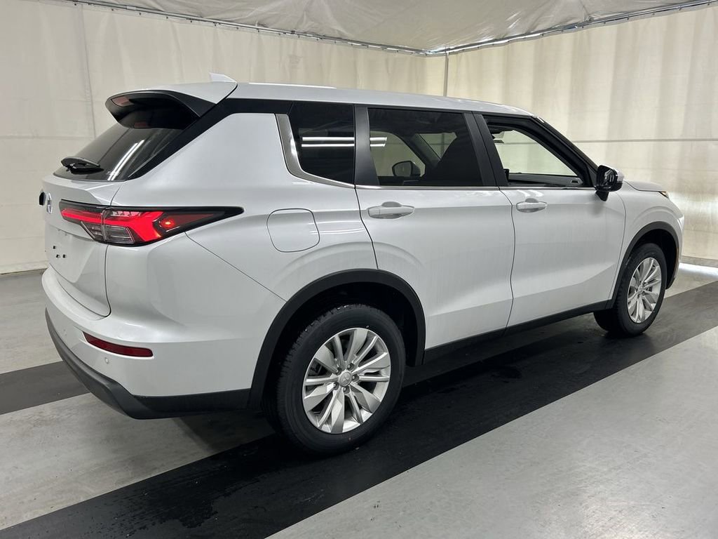 New 2026 Mitsubishi Outlander ES AWD/4WD image 2
