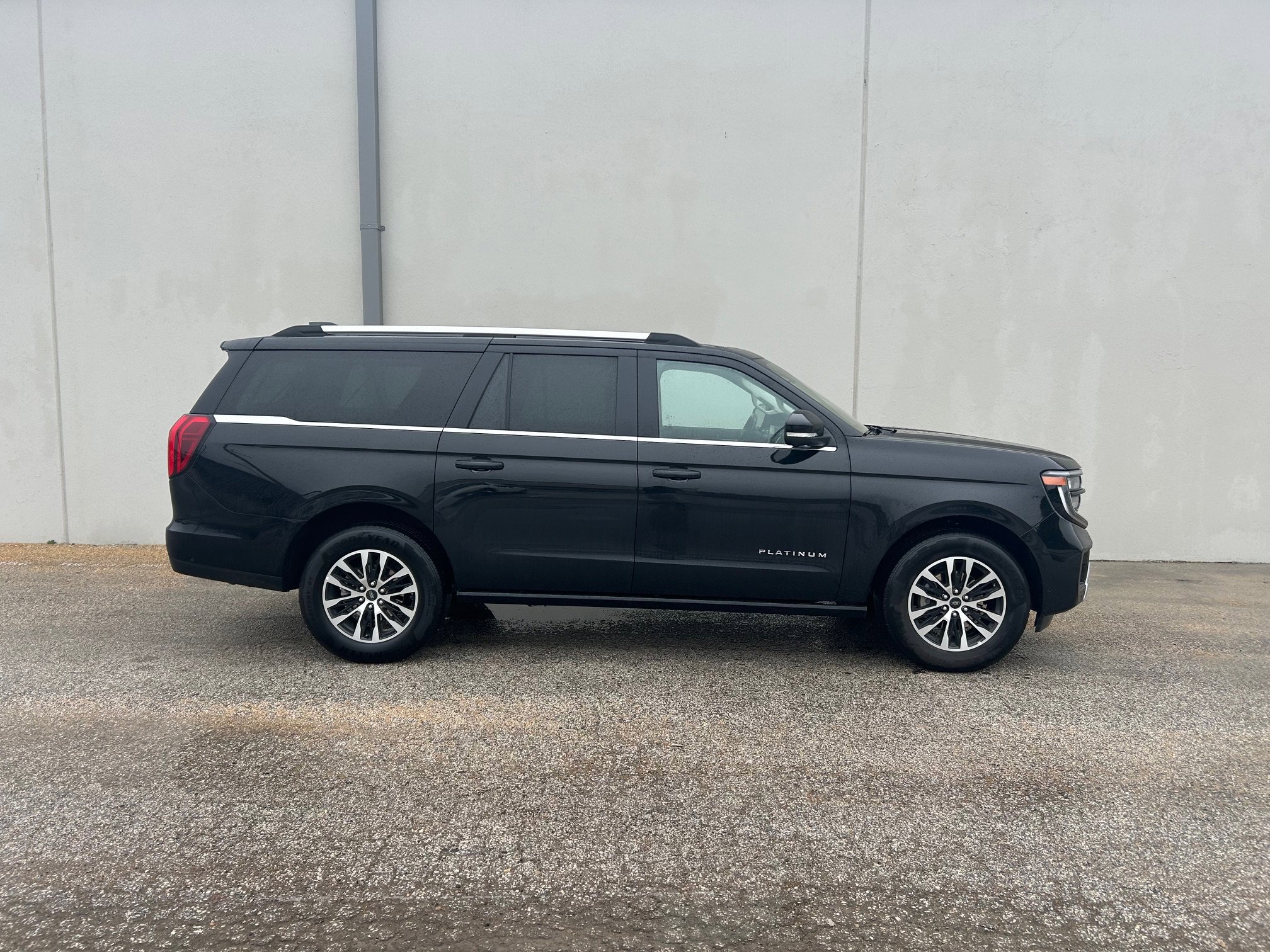 Used 2025 Ford Expedition Max Platinum AWD/4WD image 12