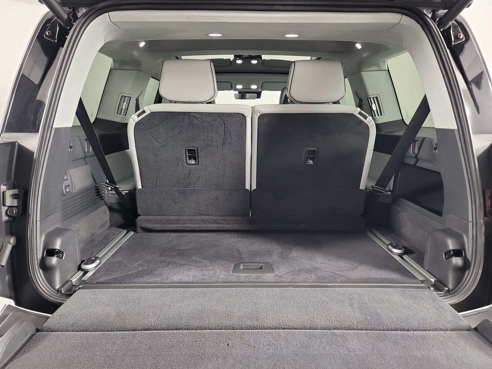 Used 2025 Rivian R1S Adventure AWD/4WD image 15