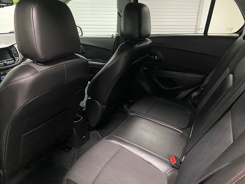 Used 2020 Chevrolet Trax LT w/ LT Convenience Package image 12