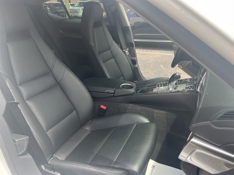 Used 2015 Porsche Panamera image 14