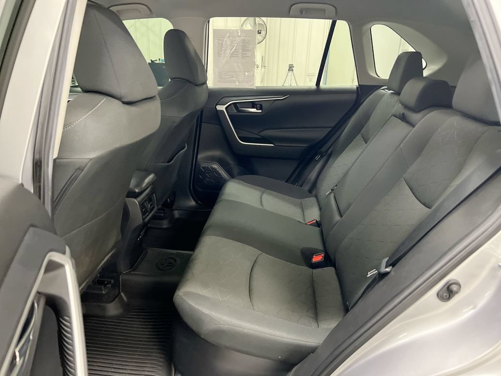 Used 2022 Toyota RAV4 XLE AWD/4WD image 22