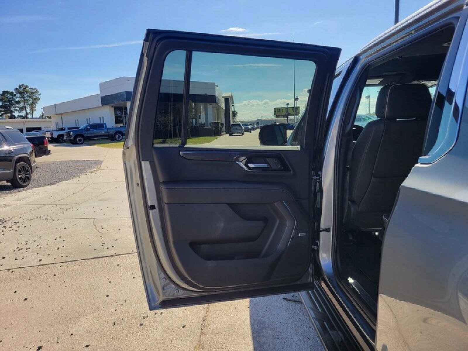 New 2026 GMC Yukon XL Elevation image 28