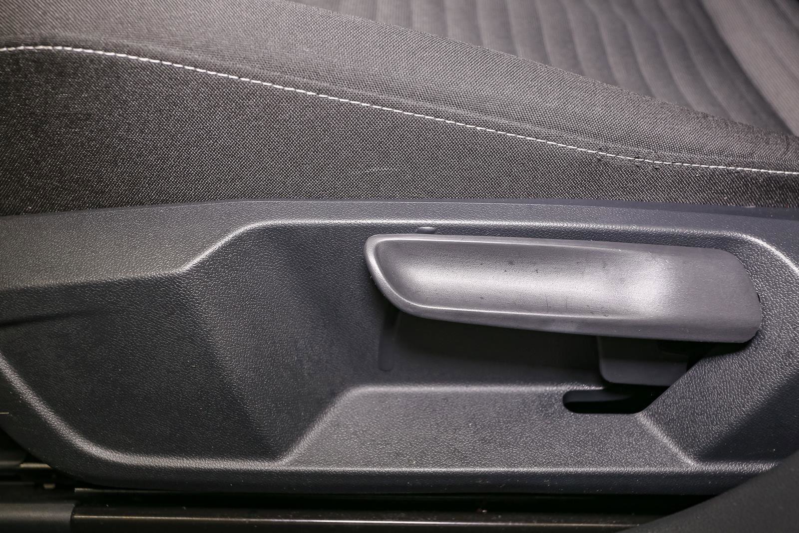 Certified 2022 Volkswagen Jetta S image 39