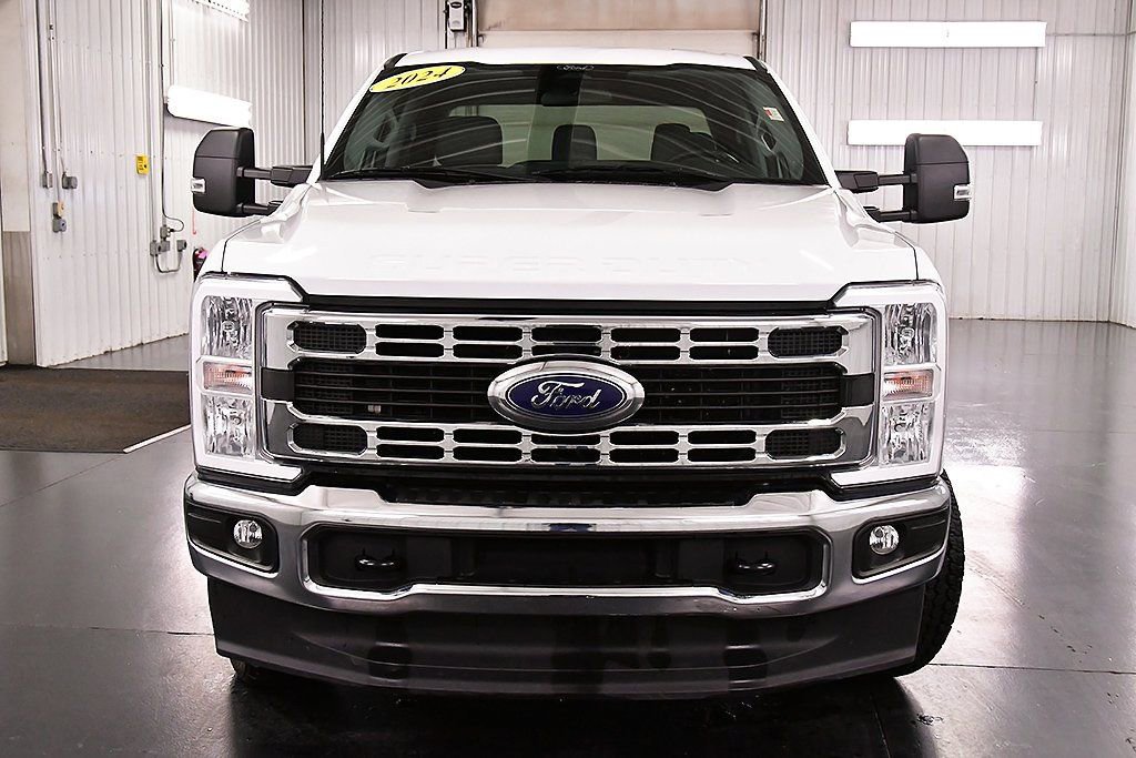 Used 2024 Ford F350 XLT image 2