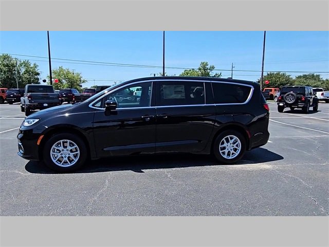 New 2026 Chrysler Pacifica Select image 21