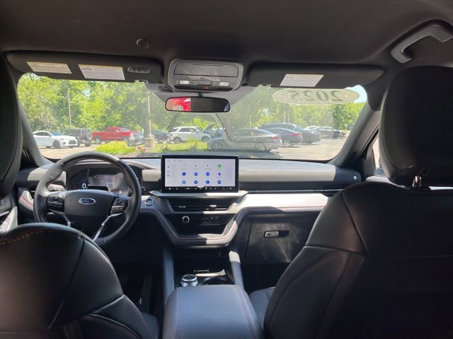 Used 2025 Ford Explorer ST-Line w/ ST-Line Street Pack AWD/4WD image 36