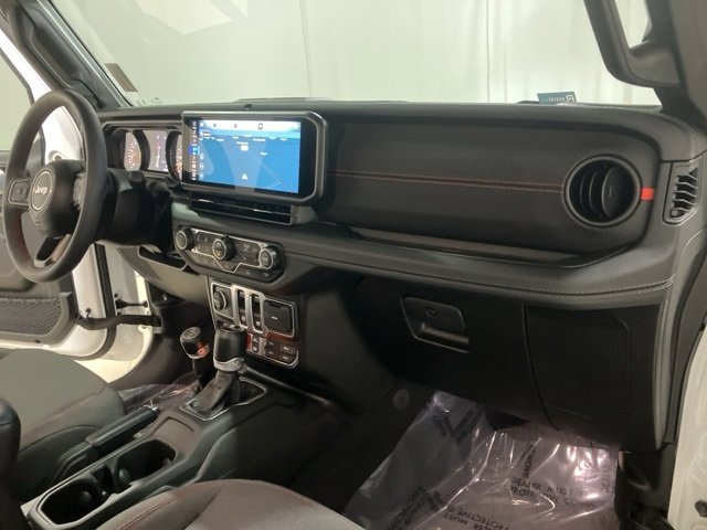 Used 2024 Jeep Wrangler Rubicon w/ Technology Group image 23