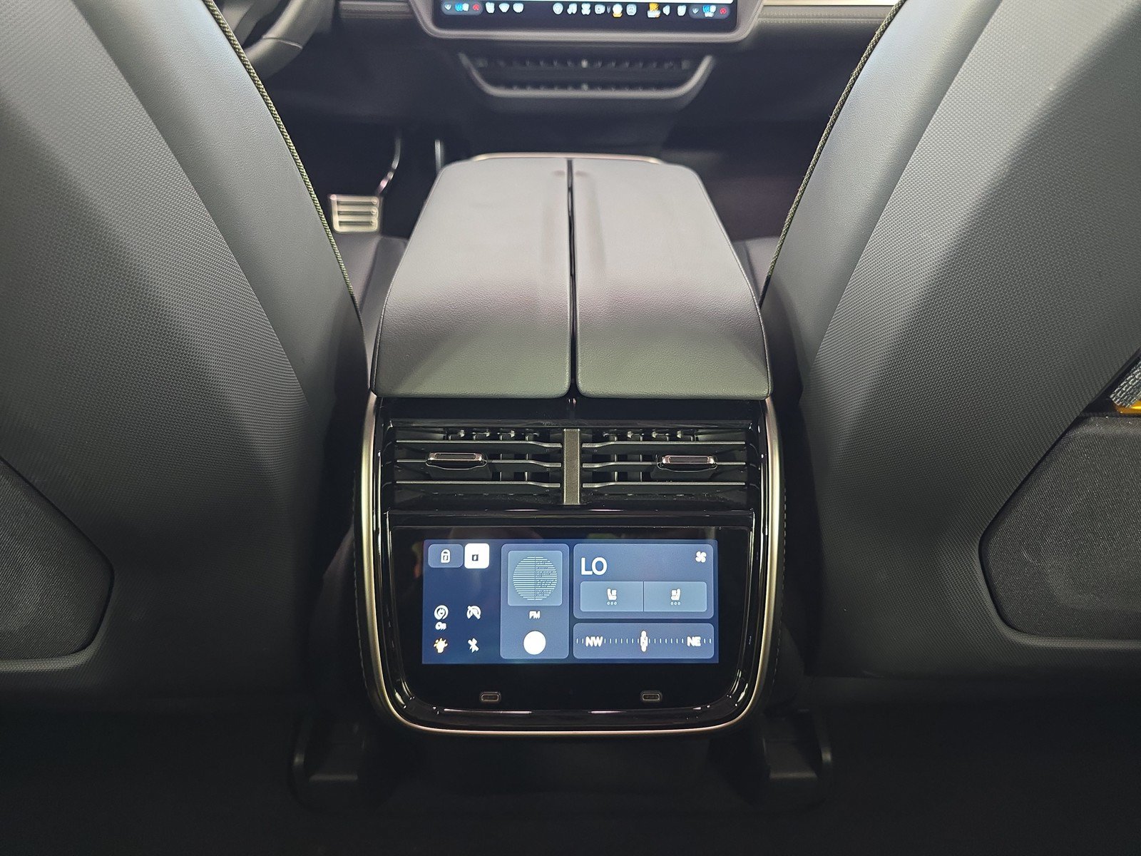 Used 2024 Rivian R1S Adventure AWD/4WD image 29