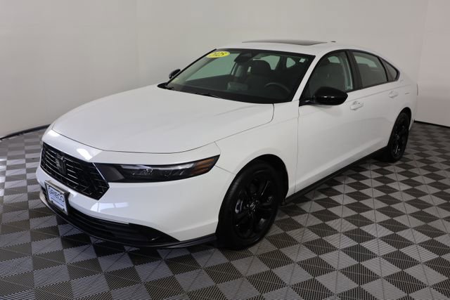 Certified 2025 Honda Accord SE image 4