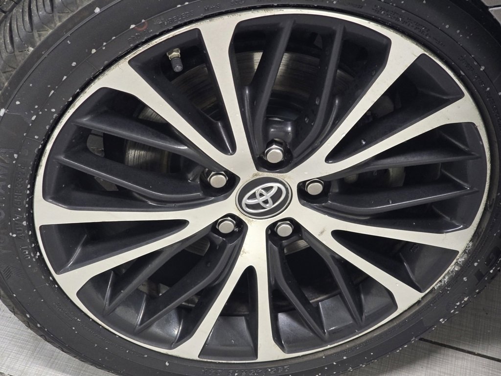 Used 2018 Toyota Camry SE image 6