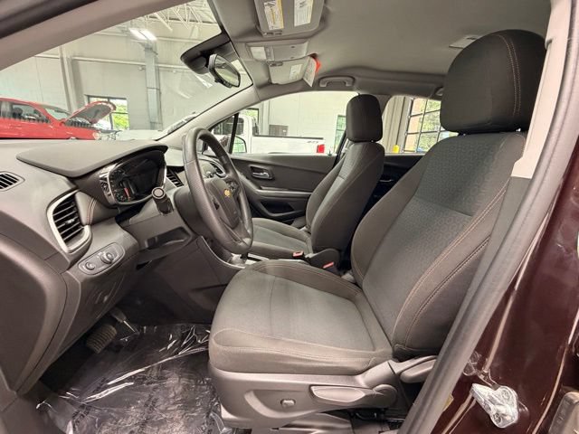 Used 2022 Chevrolet Trax LS w/ Tint and Cruise Package AWD/4WD image 17