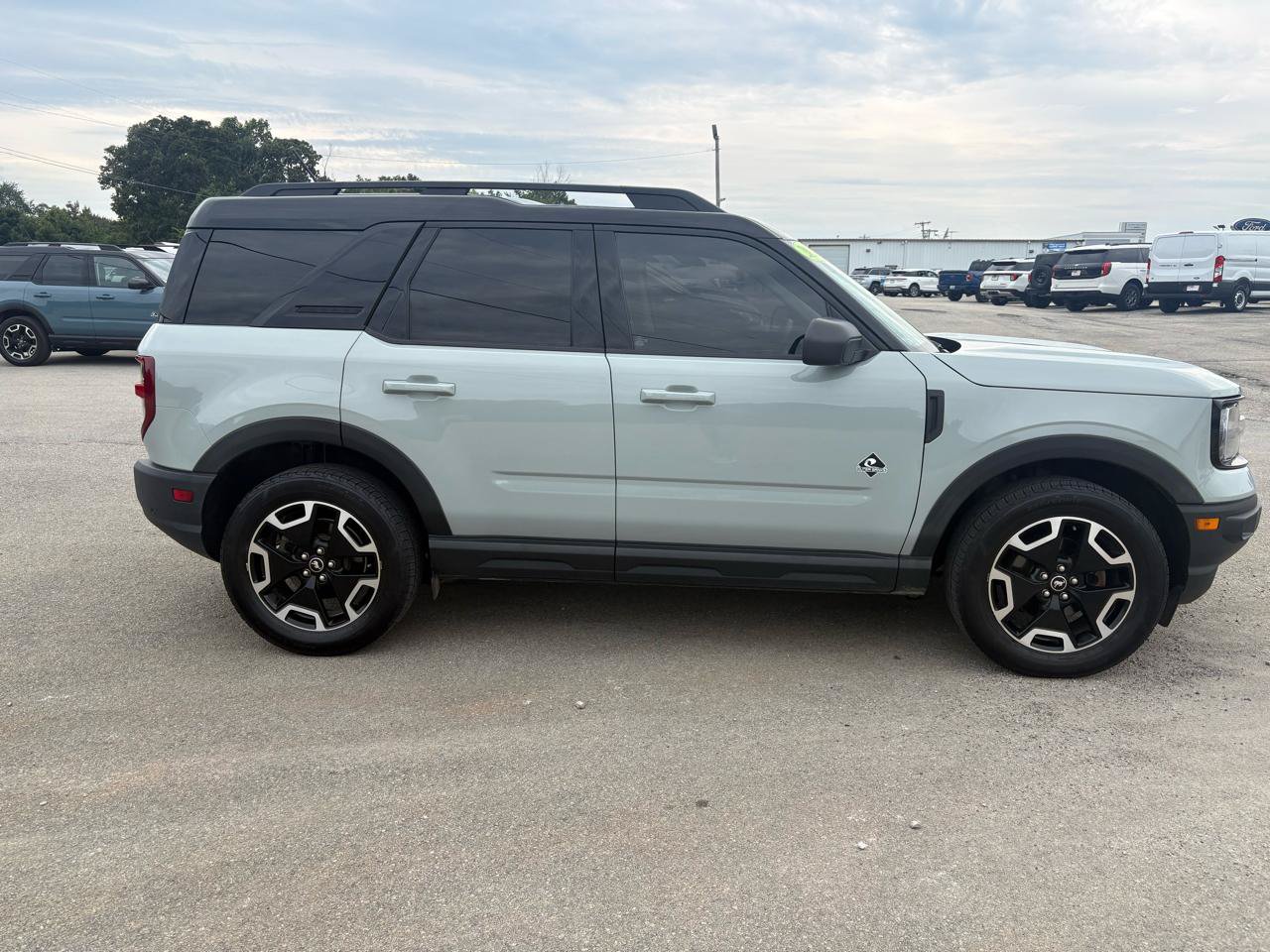 Used 2021 Ford Bronco Sport Outer Banks w/ Outer Banks Package AWD/4WD image 2
