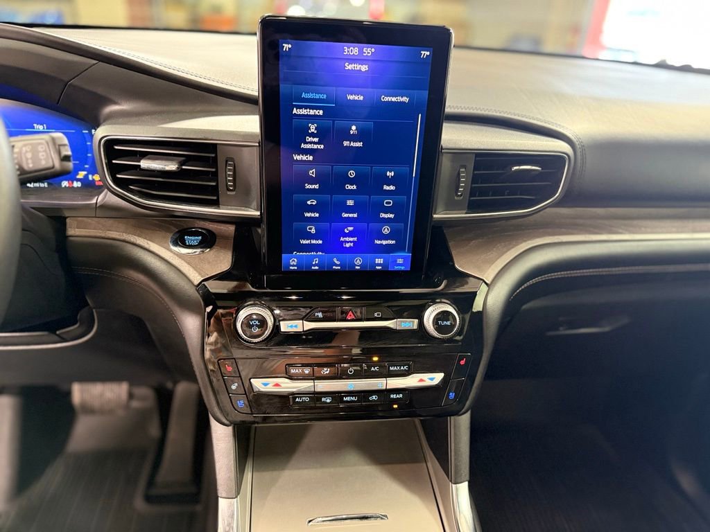 Used 2023 Ford Explorer Platinum w/ Technology Package AWD/4WD image 18