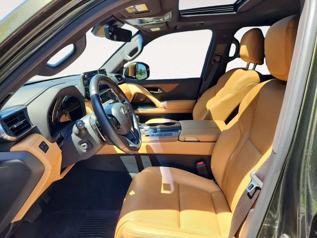 Used 2024 Lexus LX 600 4WD w/ Premium Package image 11