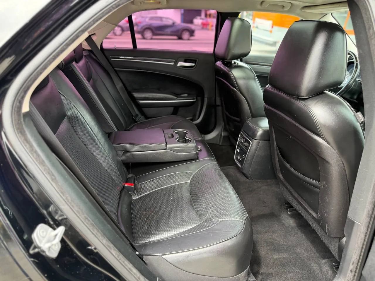 Used 2018 Chrysler 300 Limited RWD image 33