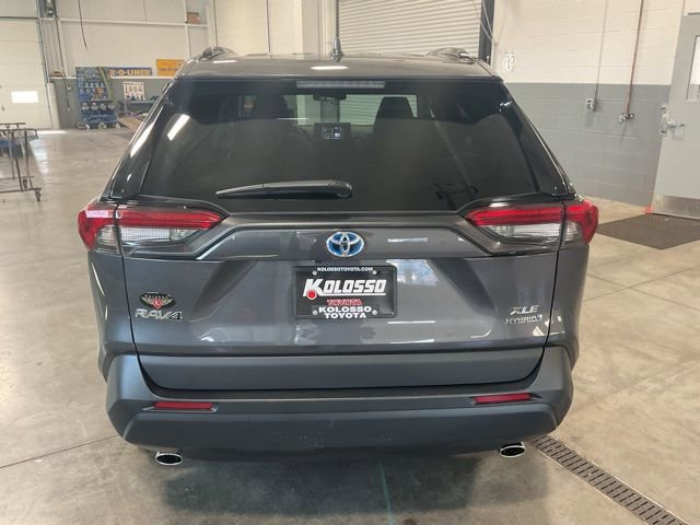 Used 2021 Toyota RAV4 XLE Premium AWD/4WD image 5