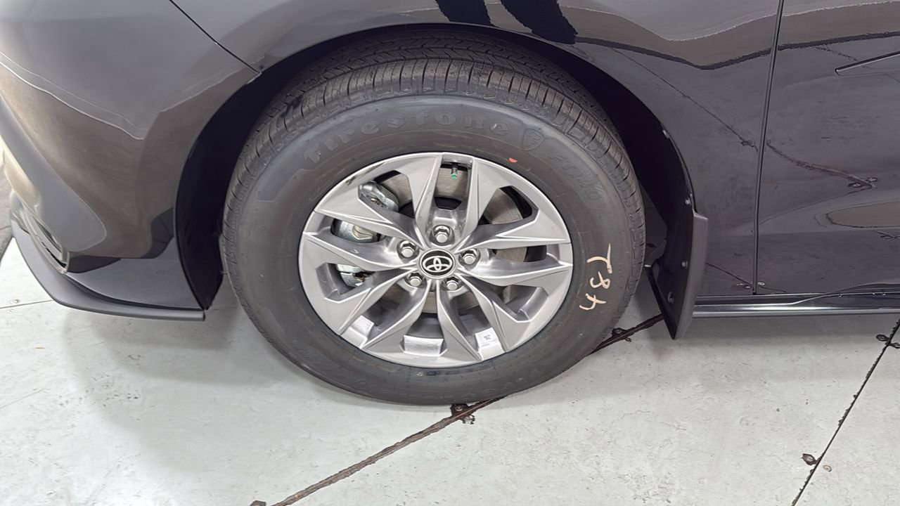 New 2026 Toyota Sienna LE image 25