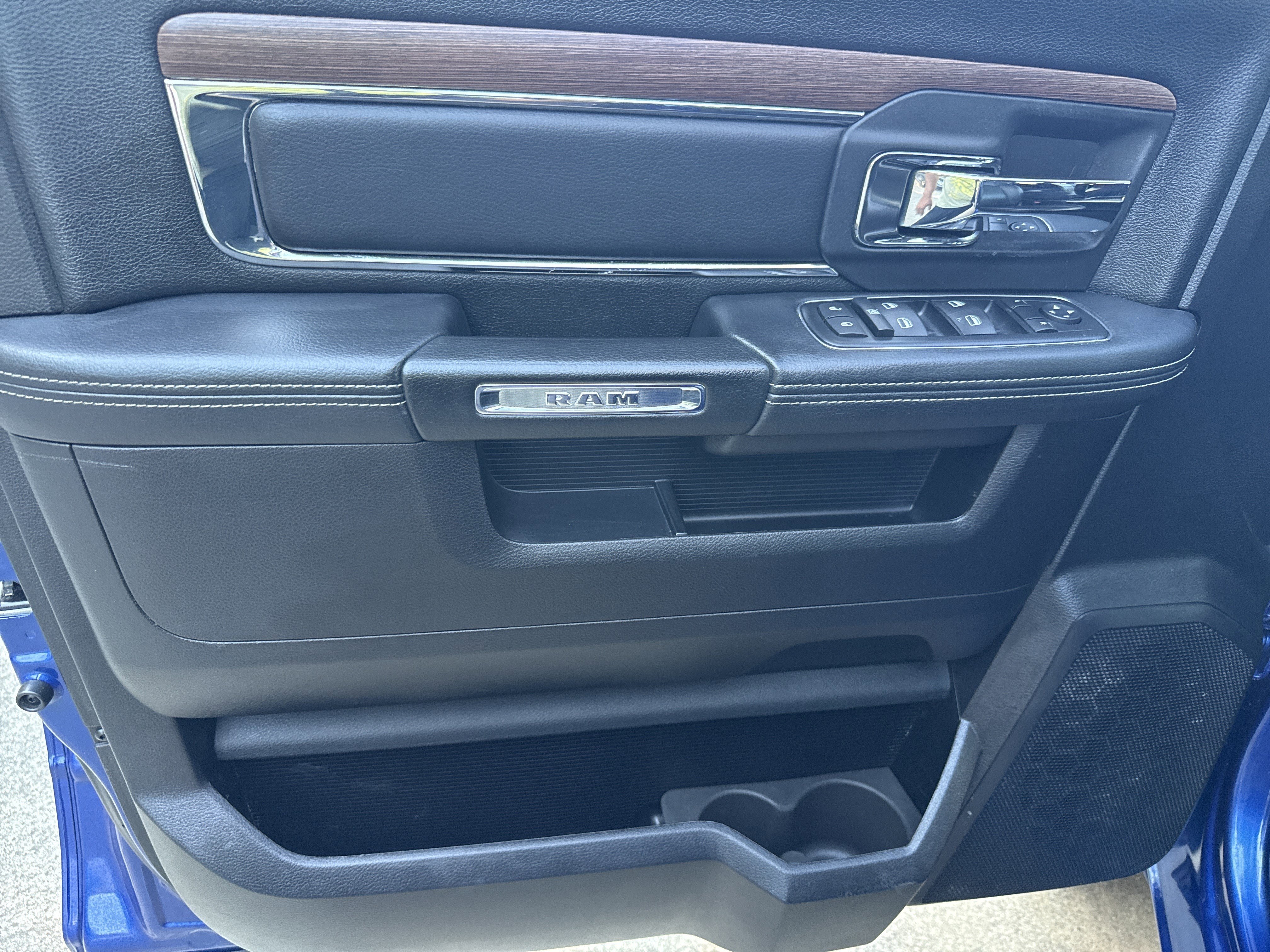 Used 2015 RAM 1500 Laramie w/ Convenience Group AWD/4WD image 10