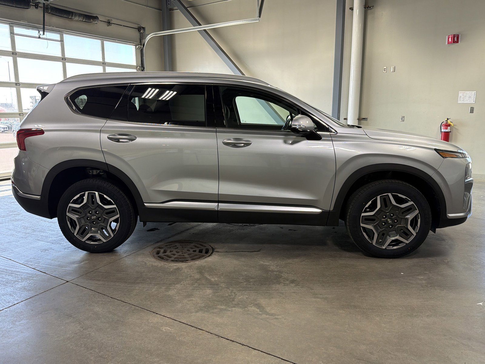 Used 2022 Hyundai Santa Fe Limited w/ Cargo Package image 8