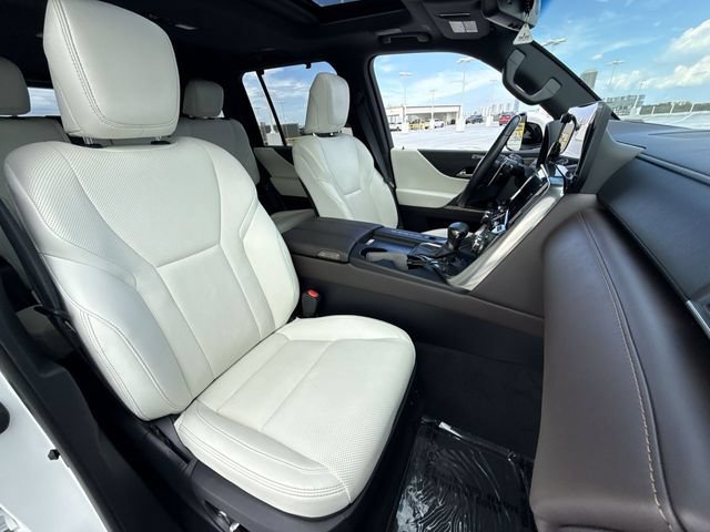 Used 2024 Lexus LX 600 4WD w/ Luxury Package image 27
