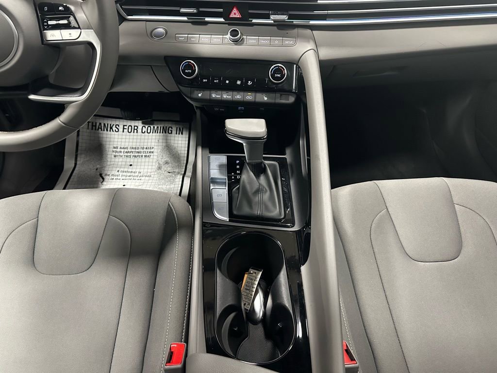 Used 2025 Hyundai Elantra SEL image 34