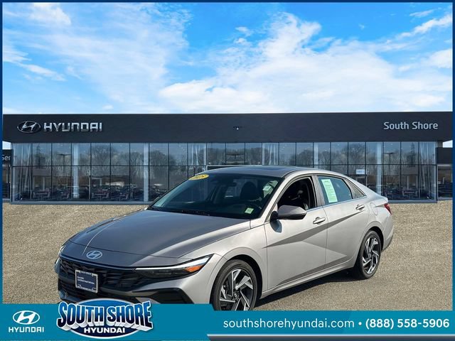 Certified 2025 Hyundai Elantra Limited w/ Cargo Package FWD image 4