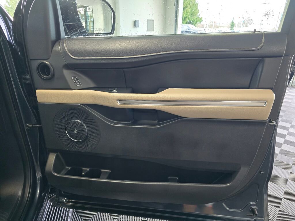 Used 2024 Ford Expedition Limited image 44