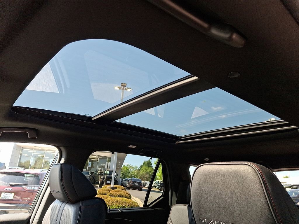 Used 2025 Honda Pilot Black Edition image 14