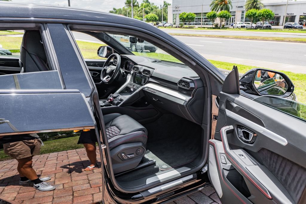Used 2019 Lamborghini Urus AWD/4WD image 37