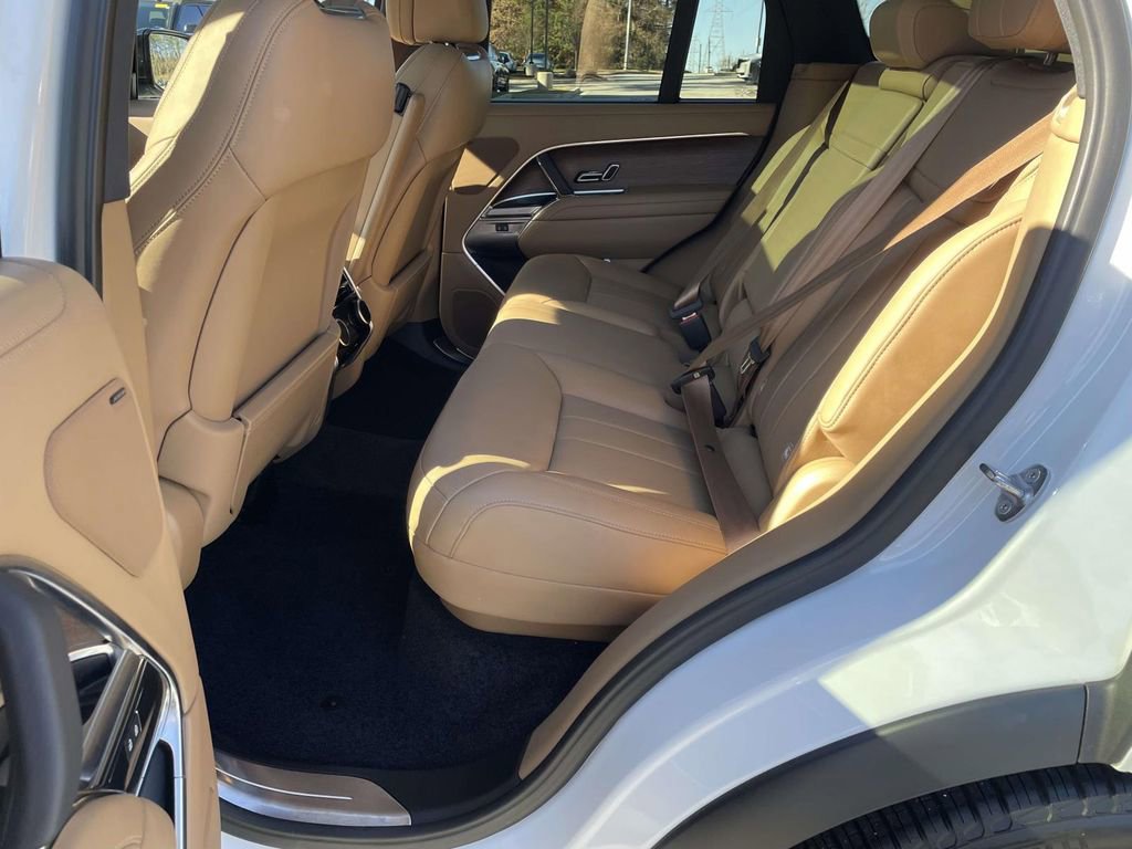 Used 2023 Land Rover Range Rover SE image 13