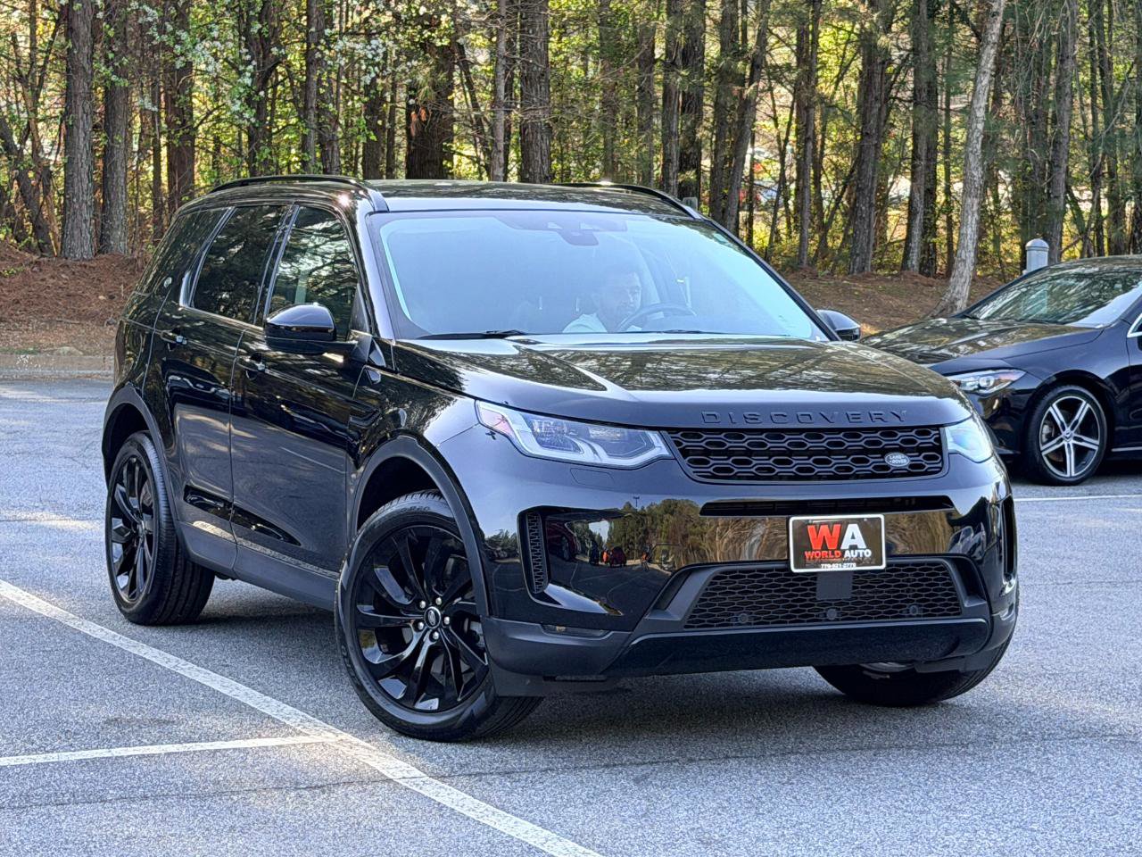 Used 2020 Land Rover Discovery Sport SE image 3