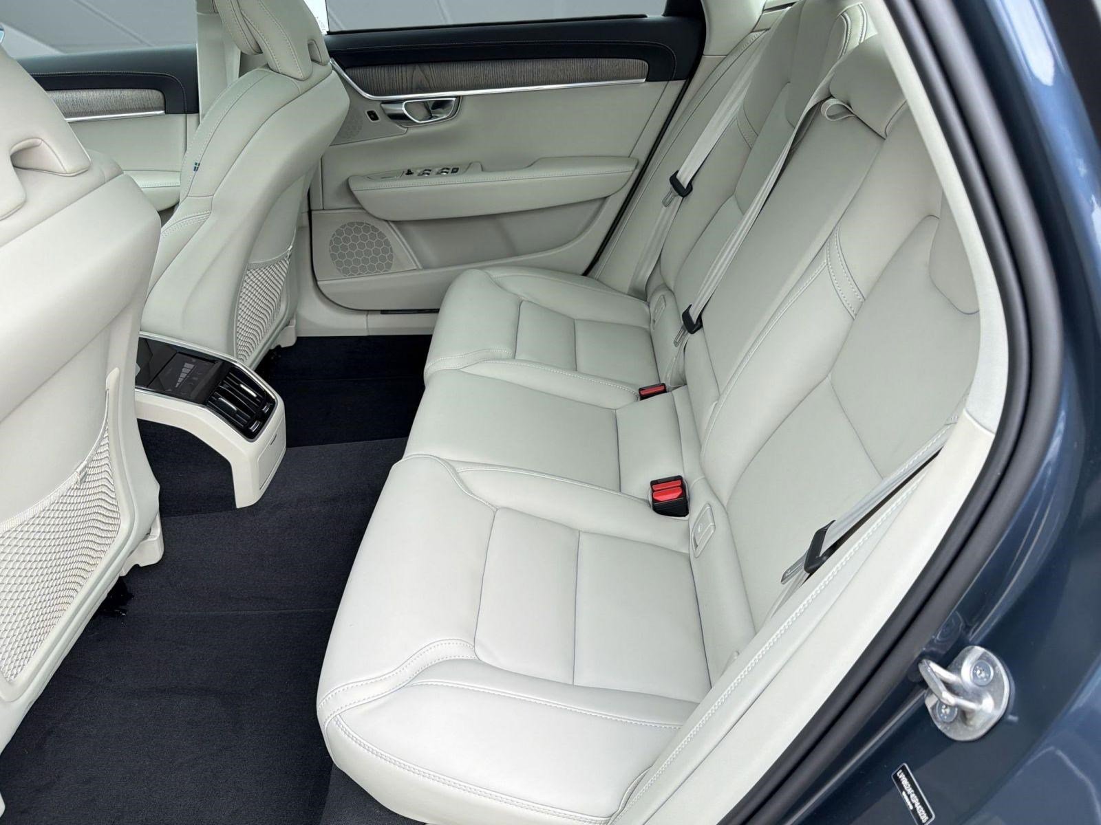 Certified 2025 Volvo S90 B6 Ultra image 15