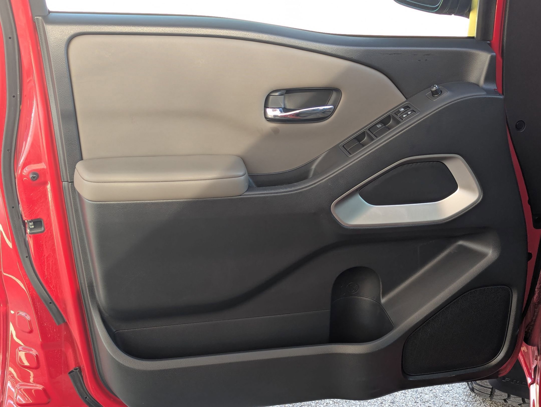 Used 2022 Nissan Frontier SV w/ Technology Package image 11