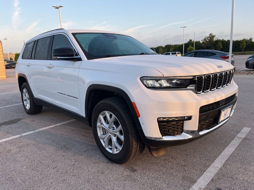 Used 2023 Jeep Grand Cherokee L Limited w/ Luxury Tech Group II RWD image 3