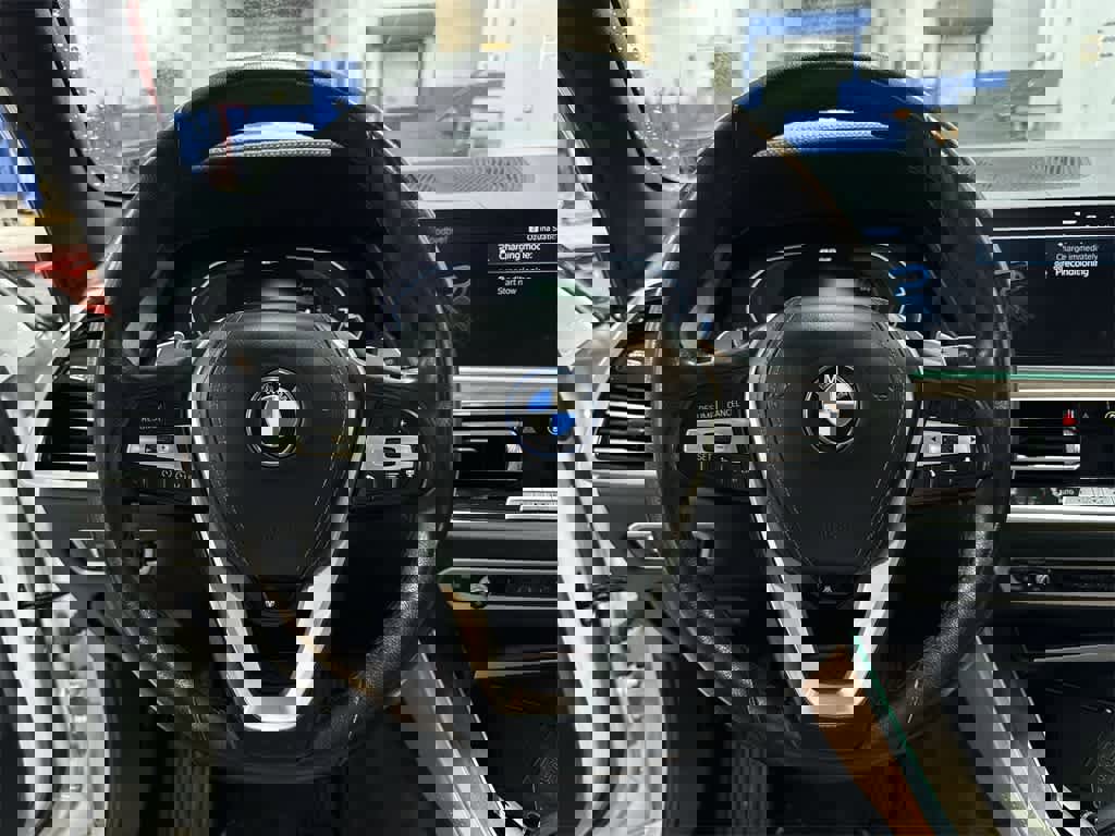 Used 2022 BMW X5 xDrive45e w/ Climate Comfort Package image 18