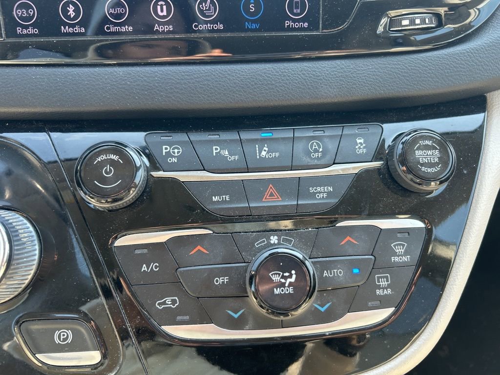 Used 2018 Chrysler Pacifica Touring-L Plus w/ Advanced Safetytec Group image 5