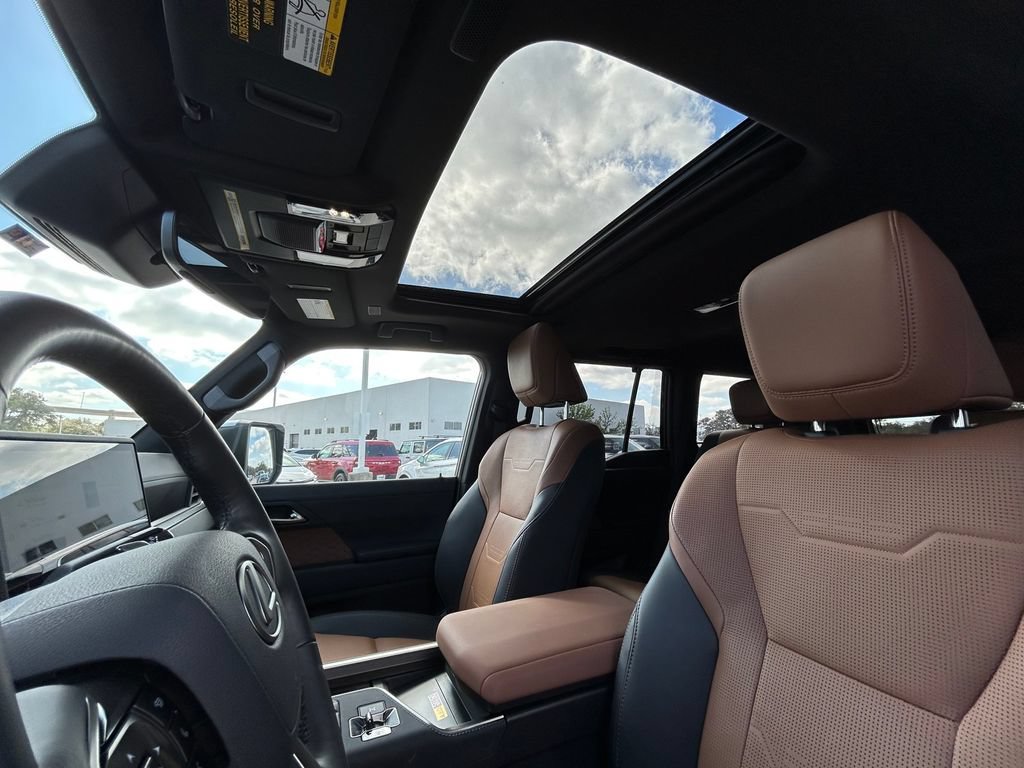 Used 2025 Lexus GX 550 AWD/4WD image 12