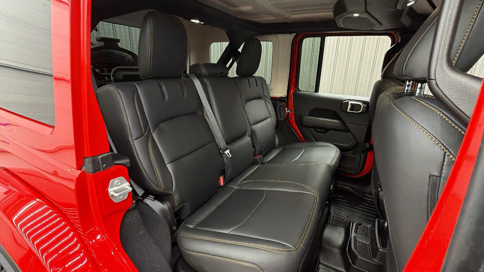 Used 2025 Jeep Wrangler Unlimited Sahara AWD/4WD image 43