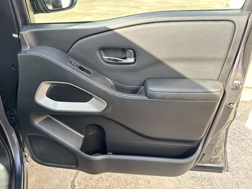 Used 2023 Nissan Frontier SV image 25