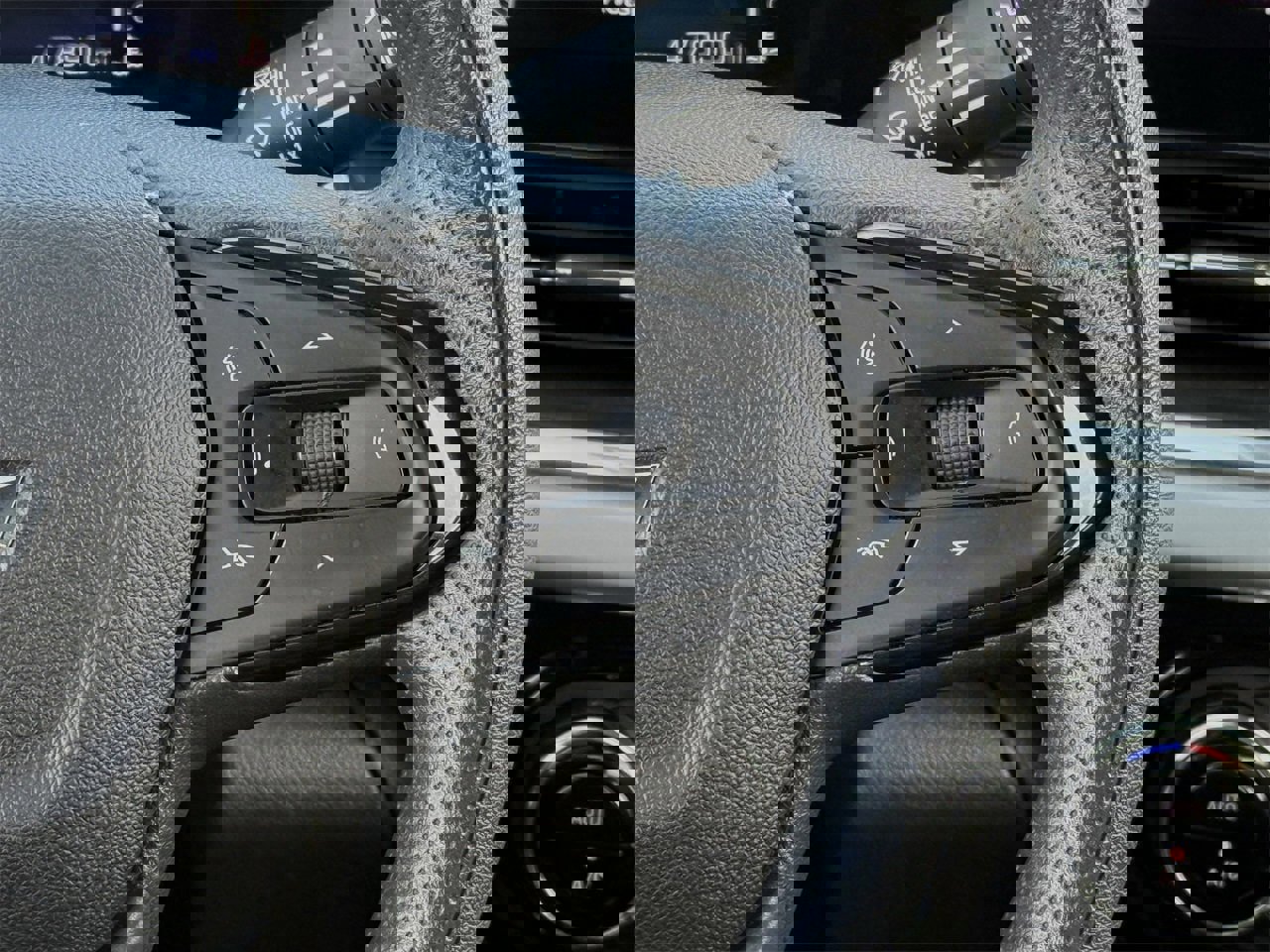 Certified 2025 Chevrolet Trax LT image 14