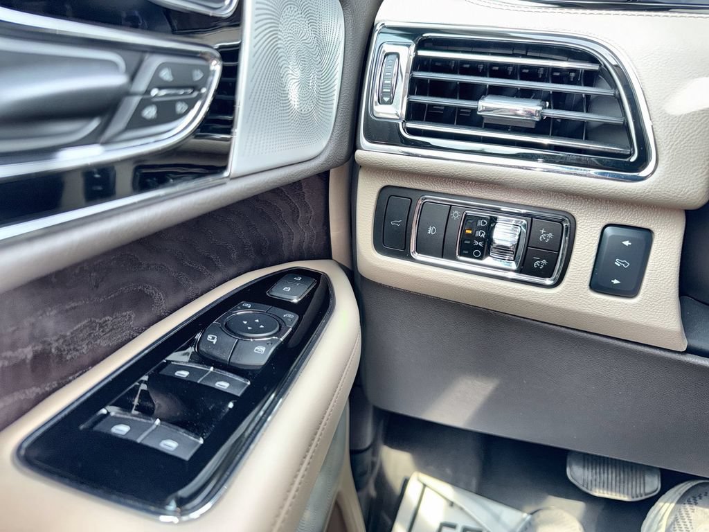 Used 2024 Lincoln Navigator Reserve AWD/4WD image 15
