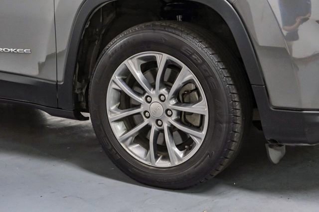 Used 2020 Jeep Cherokee Latitude Plus w/ Comfort/Convenience Group image 50